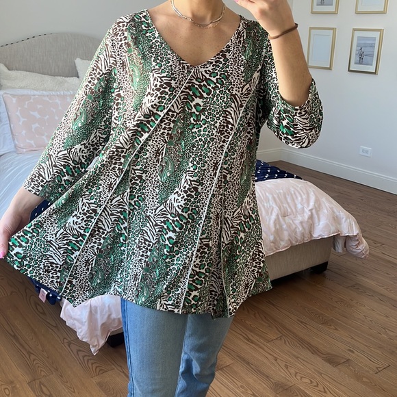 NY COLLECTION WOMEN'S PLUS SIZE PRINTED HANDKERCHIEF-HEM TOP GREEN SIZE 1X - Picture 5 of 11